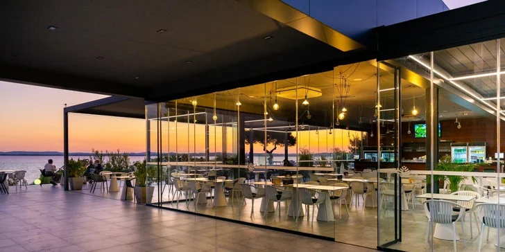 4* hotel v Petrčane u Zadaru: hned u pláže, se snídaní či polopenzí a neomezeným wellness