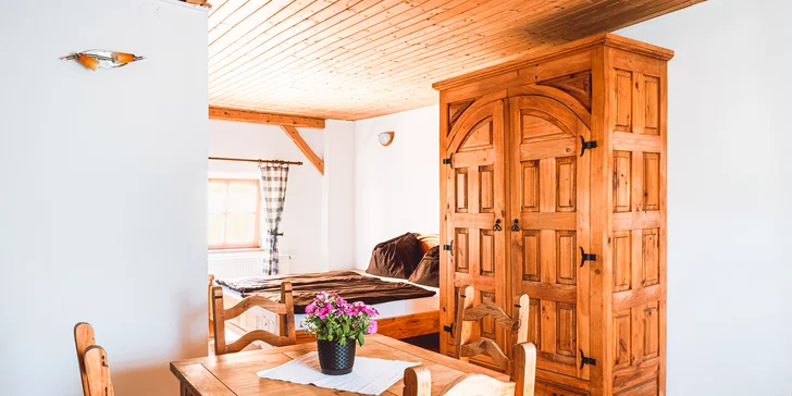 Pobyt na farmě s koňmi, prasátky i ovcemi kousek od Mosteckého jezera i vč. snídaní