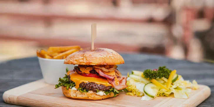 Pobyt na farmě s koňmi, prasátky i ovcemi kousek od Mosteckého jezera i vč. snídaní