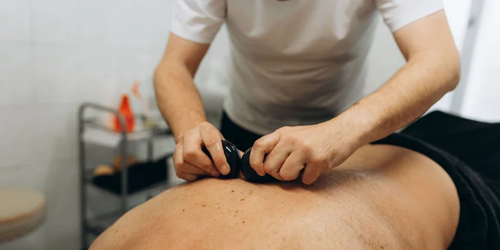 75 min. relaxu: masáž lávovými kameny a vonná olejová masáž zad, šíje a rukou