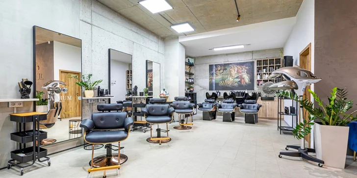 Vlasová proměna: dámský střih, barvení odrostů i celých vlasů