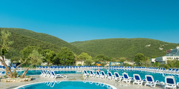 Dovolená v chorvatském zálivu Rabac: 4* hotel 150 m od pláže, strava i bazény