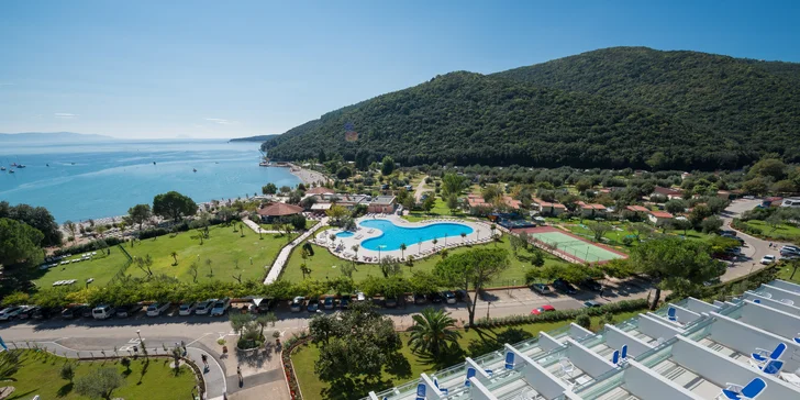 Dovolená v chorvatském zálivu Rabac: 4* hotel 150 m od pláže, strava i bazény