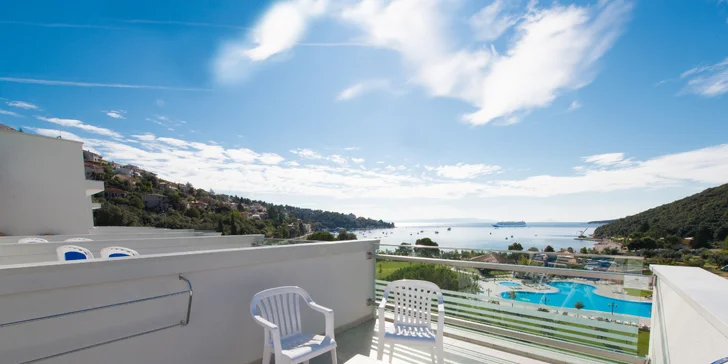 Dovolená v chorvatském zálivu Rabac: 4* hotel 150 m od pláže, strava i bazény