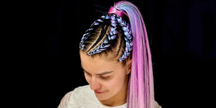 Boxerské copy i s kanekalonem, účes Rumi nebo prodloužení vlasů