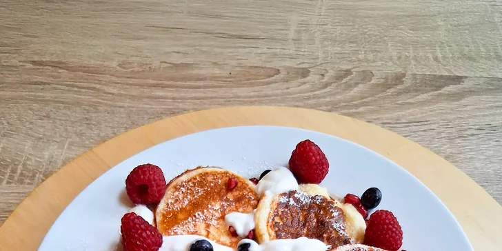 Brunch s lívanci nebo avo toastem, káva a limonáda pro 1 nebo 2 osoby