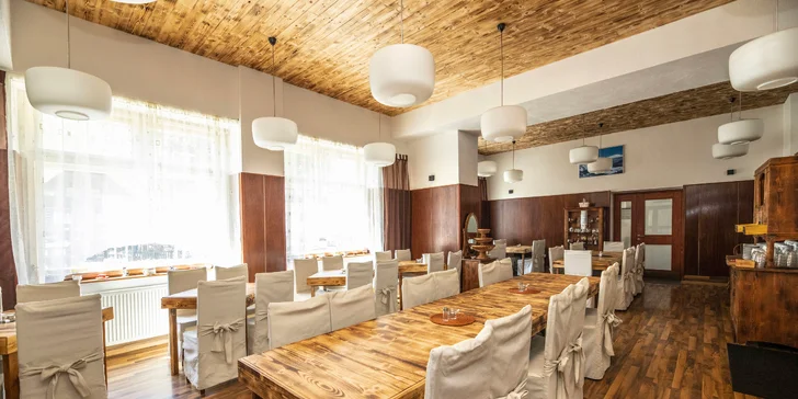 Zima v Krkonoších: hotel v Rokytnici se snídaní i saunou, kousek od skibusu