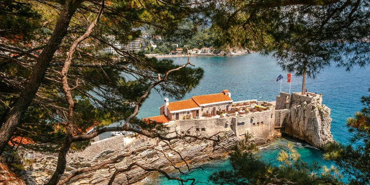 Přímořská pohoda v Černé Hoře: apartmány kousek od pláže i venkovní bazén