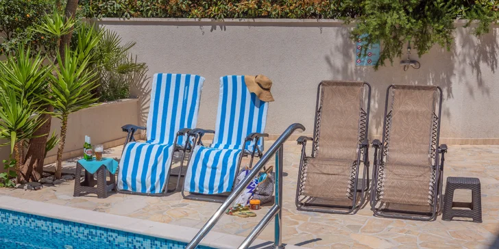 Přímořská pohoda v Černé Hoře: apartmány kousek od pláže i venkovní bazén