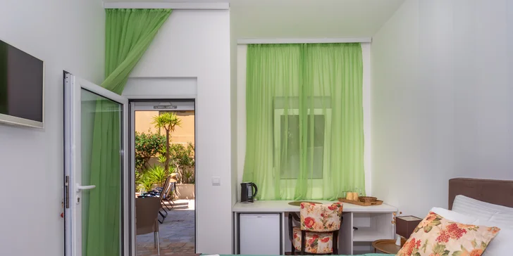 Přímořská pohoda v Černé Hoře: apartmány kousek od pláže i venkovní bazén