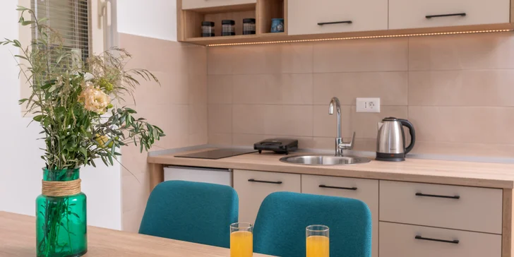 Krásné apartmány v Petrovaci, 200 metrů od pláže a střešní terasa s výhledem