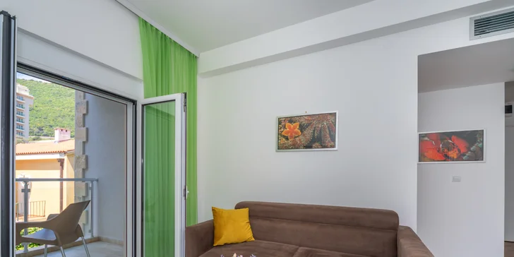 Přímořská pohoda v Černé Hoře: apartmány kousek od pláže i venkovní bazén