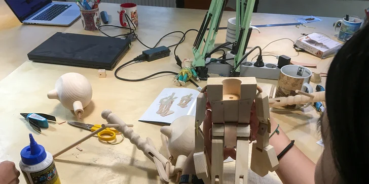 Kurz výroby dřevěné loutky v Nerudovce pro 1 nebo 2 osoby vč. tipů, jak s loutkou hrát