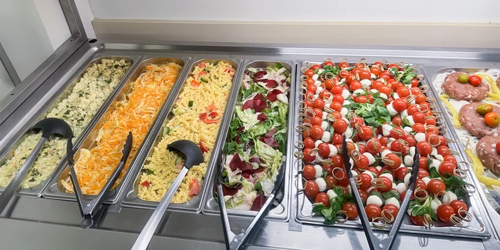 Snězte, co můžete v české restauraci: teplá a studená jídla, řízky, zmrzlina