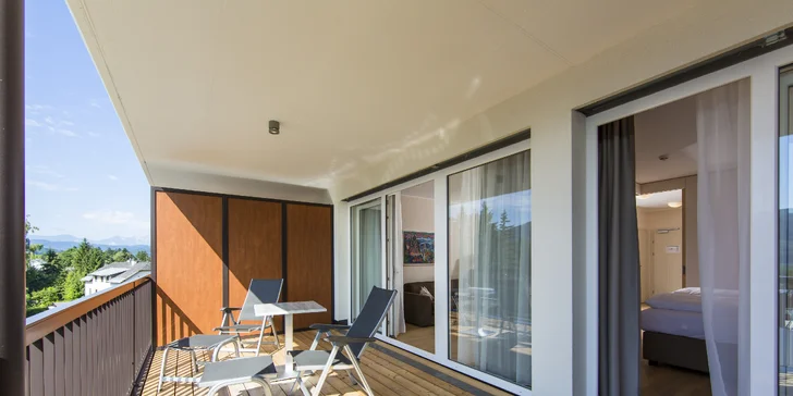 Moderní apartmány na břehu Wörthersee: soukromá pláž a karta výhod