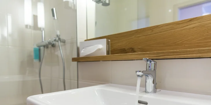 Moderní apartmány na břehu Wörthersee: soukromá pláž a karta výhod