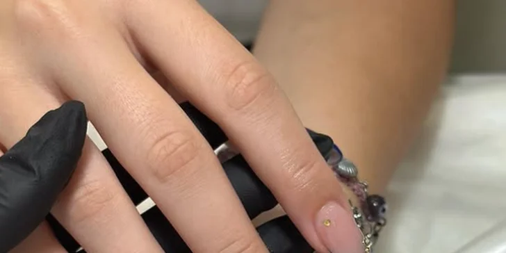 Hýčkání pro ruce i nohy: Manikúra, pedikúra či modeláž nehtů