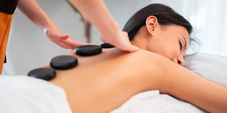 Masáže v délce 40–90 min.: celotělová, lávové kameny i àjurvédská