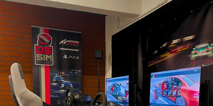 Šlápněte na to: závodní simulátor na 30 či 60 min. pro 2 osoby
