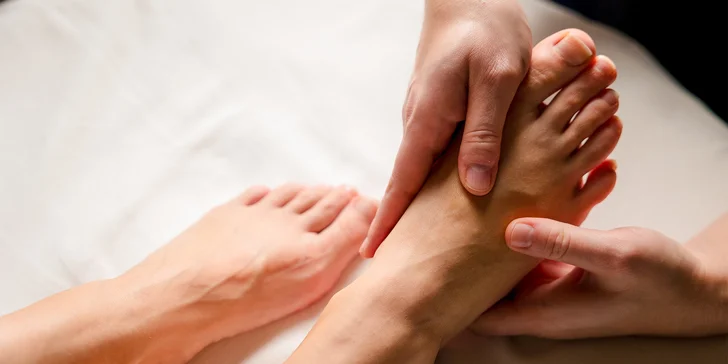Masáž dle výběru a parafínový zábal: uvolnění zad a šíje nebo reflexní terapie chodidel
