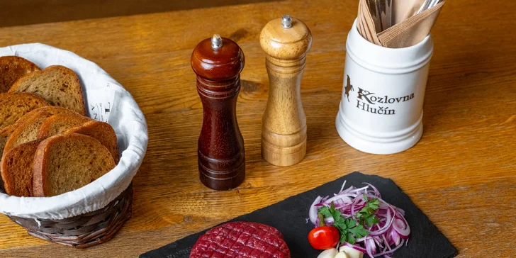 Masu zdar: 150 nebo 300 g tataráku s topinkami