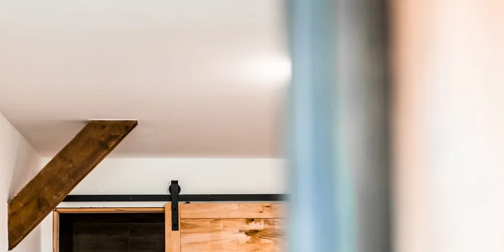 Romantika v Jizerkách: krásné ubytování ve stodole s možností snídaní, výhledy do krajiny