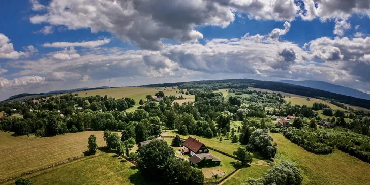Romantika v Jizerkách: krásné ubytování ve stodole s možností snídaní, výhledy do krajiny