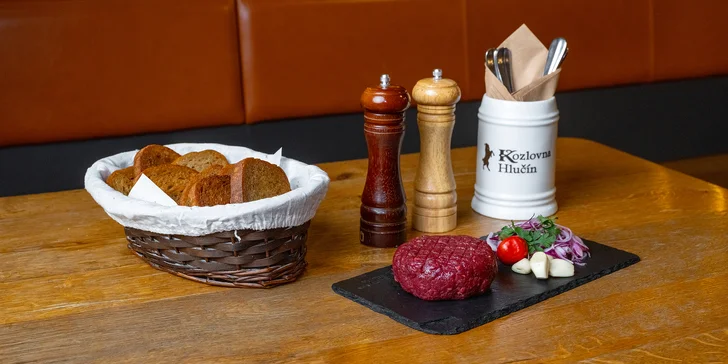 Masu zdar: 150 nebo 300 g tataráku s topinkami