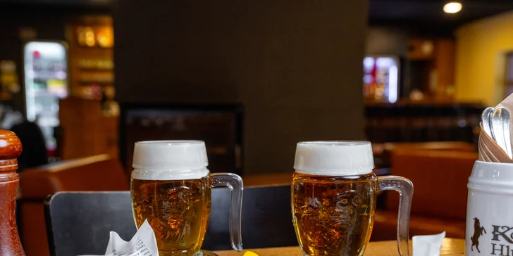 Miniřízečky z krkovice a kuřecího prsa s hranolky i dvě velká piva v Kozlovně Hlučín