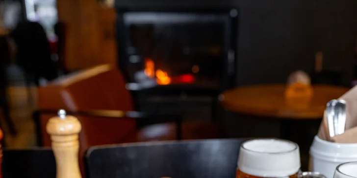 Naložené masové prkno i s pivy pro 2–8 osob: křídla, žebra, koleno i řízky