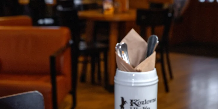 Miniřízečky z krkovice a kuřecího prsa s hranolky i dvě velká piva v Kozlovně Hlučín