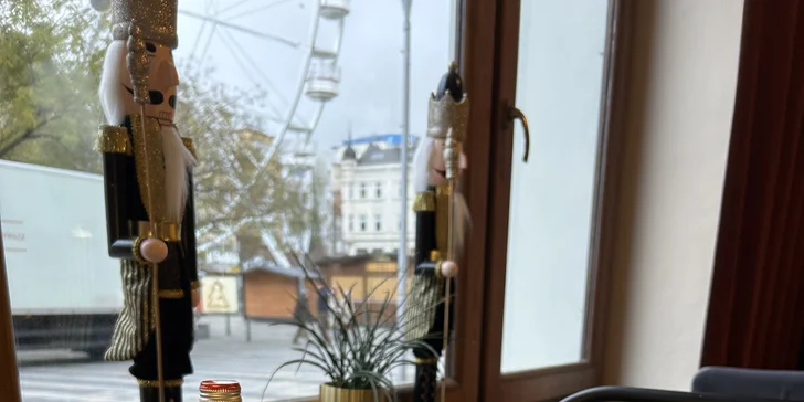 Káva, zákusek i limonáda s kousky ovoce dle výběru pro 1 nebo 2 osoby