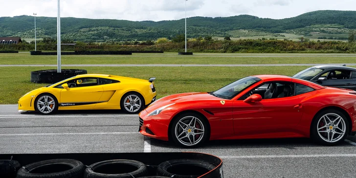 Jízdy v supersportech na závodním okruhu: 1 až 4 kola a na výběr 4 auta