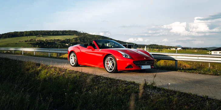 Jízdy v supersportech na závodním okruhu: 1 až 4 kola a na výběr 4 auta