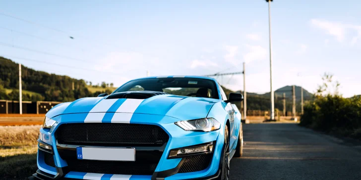 Jízdy v supersportech na závodním okruhu: 1 až 4 kola a na výběr 4 auta