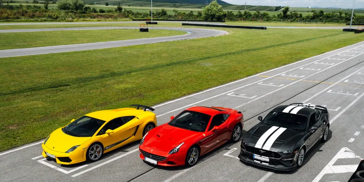 Vstříc adrenalinu: jízda v supersportu –⁠⁠⁠⁠⁠⁠ Ferrari, Lamborgini i Mustang, 20–⁠⁠⁠⁠⁠⁠40 minut