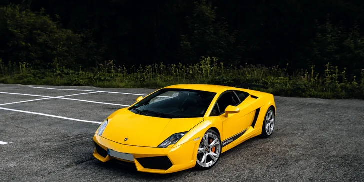 Vstříc adrenalinu: jízda v supersportu –⁠⁠⁠⁠⁠⁠ Ferrari, Lamborgini i Mustang, 20–⁠⁠⁠⁠⁠⁠40 minut