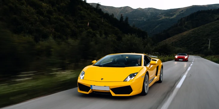 Vstříc adrenalinu: jízda v supersportu –⁠⁠⁠⁠⁠⁠ Ferrari, Lamborgini i Mustang, 20–⁠⁠⁠⁠⁠⁠40 minut
