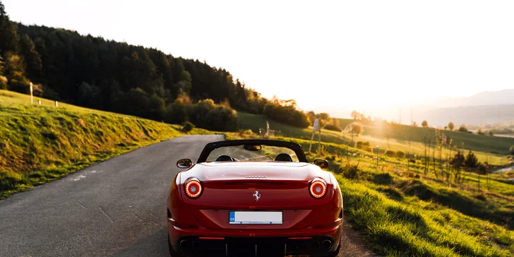 Vstříc adrenalinu: jízda v supersportu –⁠⁠⁠⁠⁠⁠ Ferrari, Lamborgini i Mustang, 20–⁠⁠⁠⁠⁠⁠40 minut