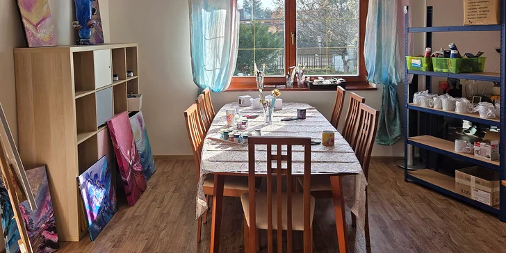 Zážitková malba obrazu: skupinová či individuální tvorba vybranou technikou