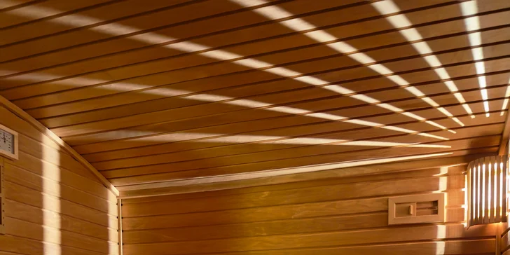 Privátní wellness až pro 4 osoby: vířivka, sauna, relax zóna i láhev prosecca