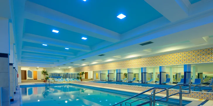 Dovolená v chorvatském zálivu Rabac: 4* hotel 150 m od pláže, strava i bazény