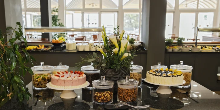 Dovolená v chorvatském zálivu Rabac: 4* hotel 150 m od pláže, strava i bazény