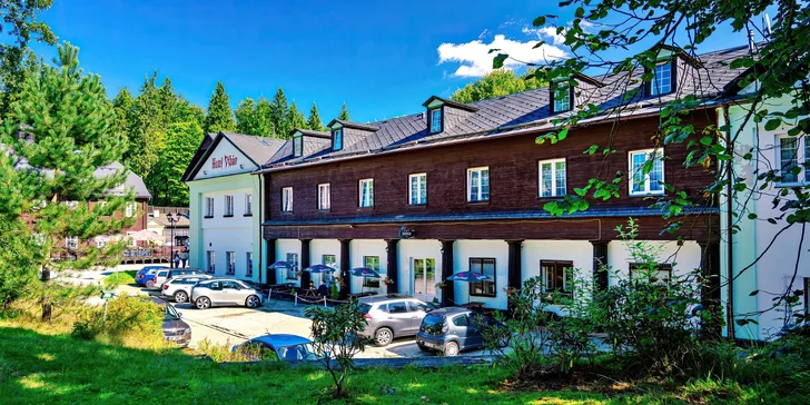 Krásná příroda a klid Karlovy Studánky: polopenze i vstup do bazénu a Thermal Parku