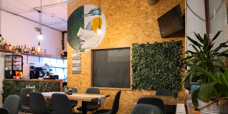 4chodové menu v moderní restauraci: tatarák, kulajda, panenka sous vide a cheesecake