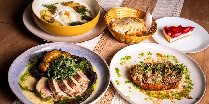 4chodové menu v moderní restauraci: tatarák, kulajda, panenka sous vide a cheesecake