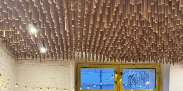 Posezení v kavárně: káva, svařák či Mimosa i domácí banana bread, pro 1 či 2 osoby