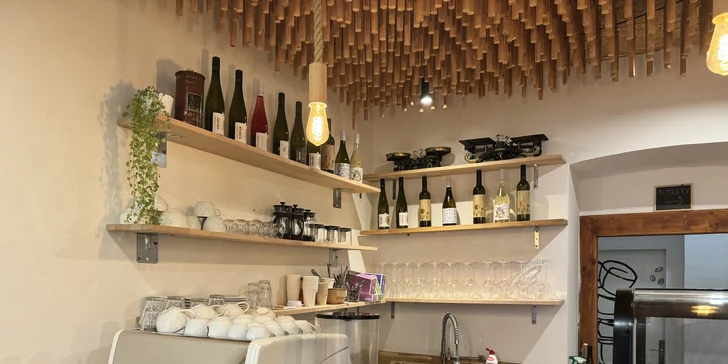 Posezení v kavárně: káva, svařák či Mimosa i domácí banana bread, pro 1 či 2 osoby