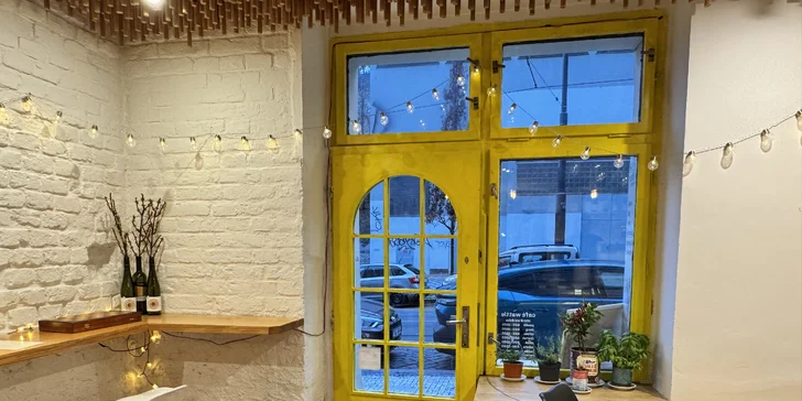 Posezení v kavárně: káva, svařák či Mimosa i domácí banana bread, pro 1 či 2 osoby