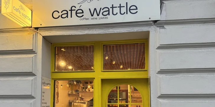 Posezení v kavárně: káva, svařák či Mimosa i domácí banana bread, pro 1 či 2 osoby